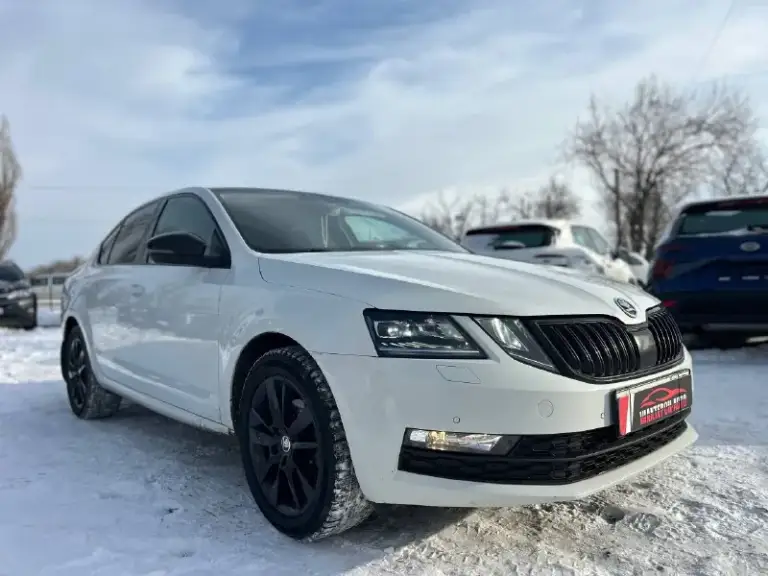 Skoda octavia a7
Год 2019
Объём 1.4 tsi gen 3
Коробка dsg dq 250
Пробег 150.000
2 Собственника
2 Комплекта ключей
После большого то заменено сцепление маховик грм масло в двс и. Комплектация black edition; полный стеклопакет электро зеркала. Датчик света датчик дождя. Передняя задняя туманка, полный мультируль, круиз контроль, большая мультимедиа с подключением carplay android auto, камера заднего вида, парктроники перед/зад, двух зонный климат контроль, подогревы всех сидений перед/зад, резетка 220v. Беспроводная зарядка. 3 режима езды. Подогрев лобового, подогрев заднего стекла и боковых зеркал, подогрев руля, адаптивная оптика. Омыватели фар.
✅Цена: 2.250.000✅✅
✅Номер +79180184337🤳🏻
📞 Звоните: +7(918)0184337 - фотография - 1