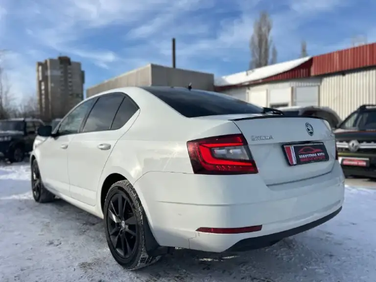 Skoda octavia a7
Год 2019
Объём 1.4 tsi gen 3
Коробка dsg dq 250
Пробег 150.000
2 Собственника
2 Комплекта ключей
После большого то заменено сцепление маховик грм масло в двс и. Комплектация black edition; полный стеклопакет электро зеркала. Датчик света датчик дождя. Передняя задняя туманка, полный мультируль, круиз контроль, большая мультимедиа с подключением carplay android auto, камера заднего вида, парктроники перед/зад, двух зонный климат контроль, подогревы всех сидений перед/зад, резетка 220v. Беспроводная зарядка. 3 режима езды. Подогрев лобового, подогрев заднего стекла и боковых зеркал, подогрев руля, адаптивная оптика. Омыватели фар.
✅Цена: 2.250.000✅✅
✅Номер +79180184337🤳🏻
📞 Звоните: +7(918)0184337 - фотография - 3