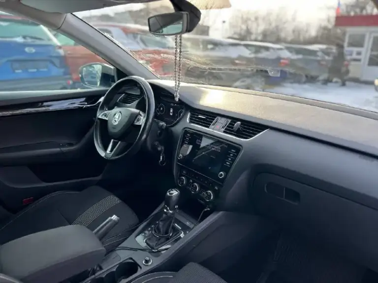 Skoda octavia a7
Год 2019
Объём 1.4 tsi gen 3
Коробка dsg dq 250
Пробег 150.000
2 Собственника
2 Комплекта ключей
После большого то заменено сцепление маховик грм масло в двс и. Комплектация black edition; полный стеклопакет электро зеркала. Датчик света датчик дождя. Передняя задняя туманка, полный мультируль, круиз контроль, большая мультимедиа с подключением carplay android auto, камера заднего вида, парктроники перед/зад, двух зонный климат контроль, подогревы всех сидений перед/зад, резетка 220v. Беспроводная зарядка. 3 режима езды. Подогрев лобового, подогрев заднего стекла и боковых зеркал, подогрев руля, адаптивная оптика. Омыватели фар.
✅Цена: 2.250.000✅✅
✅Номер +79180184337🤳🏻
📞 Звоните: +7(918)0184337 - фотография - 6