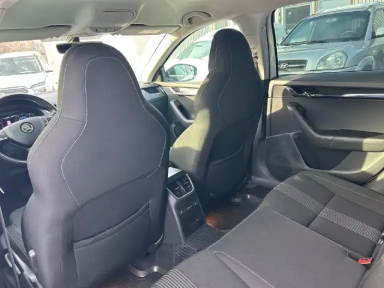 Skoda octavia a7
Год 2019
Объём 1.4 tsi gen 3
Коробка dsg dq 250
Пробег 150.000
2 Собственника
2 Комплекта ключей
После большого то заменено сцепление маховик грм масло в двс и. Комплектация black edition; полный стеклопакет электро зеркала. Датчик света датчик дождя. Передняя задняя туманка, полный мультируль, круиз контроль, большая мультимедиа с подключением carplay android auto, камера заднего вида, парктроники перед/зад, двух зонный климат контроль, подогревы всех сидений перед/зад, резетка 220v. Беспроводная зарядка. 3 режима езды. Подогрев лобового, подогрев заднего стекла и боковых зеркал, подогрев руля, адаптивная оптика. Омыватели фар.
✅Цена: 2.250.000✅✅
✅Номер +79180184337🤳🏻
📞 Звоните: +7(918)0184337 - фотография - 7