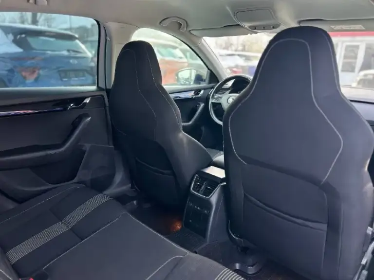 Skoda octavia a7
Год 2019
Объём 1.4 tsi gen 3
Коробка dsg dq 250
Пробег 150.000
2 Собственника
2 Комплекта ключей
После большого то заменено сцепление маховик грм масло в двс и. Комплектация black edition; полный стеклопакет электро зеркала. Датчик света датчик дождя. Передняя задняя туманка, полный мультируль, круиз контроль, большая мультимедиа с подключением carplay android auto, камера заднего вида, парктроники перед/зад, двух зонный климат контроль, подогревы всех сидений перед/зад, резетка 220v. Беспроводная зарядка. 3 режима езды. Подогрев лобового, подогрев заднего стекла и боковых зеркал, подогрев руля, адаптивная оптика. Омыватели фар.
✅Цена: 2.250.000✅✅
✅Номер +79180184337🤳🏻
📞 Звоните: +7(918)0184337 - фотография - 8