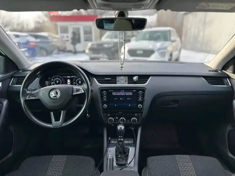 Skoda octavia a7
Год 2019
Объём 1.4 tsi gen 3
Коробка dsg dq 250
Пробег 150.000
2 Собственника
2 Комплекта ключей
После большого то заменено сцепление маховик грм масло в двс и. Комплектация black edition; полный стеклопакет электро зеркала. Датчик света датчик дождя. Передняя задняя туманка, полный мультируль, круиз контроль, большая мультимедиа с подключением carplay android auto, камера заднего вида, парктроники перед/зад, двух зонный климат контроль, подогревы всех сидений перед/зад, резетка 220v. Беспроводная зарядка. 3 режима езды. Подогрев лобового, подогрев заднего стекла и боковых зеркал, подогрев руля, адаптивная оптика. Омыватели фар.
✅Цена: 2.250.000✅✅
✅Номер +79180184337🤳🏻
📞 Звоните: +7(918)0184337 - фотография - 9