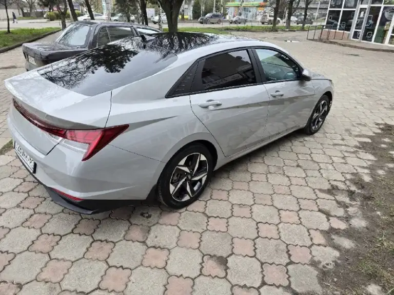 Продам hyundai elantra
2023 Год в очень красивом цвете нардо грей.
Объём 2 литра атмосферник, состояние нового авто, без подкрасов и дтп. Кузов полностью в антигравийной пленке ( оклеили весной 2024 года), дисплеи в салоне также оклеены защитной пленкой. Крыша авто в черной пленке.
-Пробег 23 тыс км.
-Подогрев передних и задних сидений.
-17 Диски( лето) резина kumho. Второй комплект 16 диски и зимняя резина липучка кumho.
-Apple carplay и android auto.
-Камера заднего вида.
-Мониторинг давления в шинах.
-Drive mod 3 режима езды.
-Климат контроль 2-зонный.
- Адаптивный круиз контроль.
-Кожанный мультируль.
-Датчик света.
Цена 2,75 млн торг.
+7949344 6218
📞 Звоните: +7(949)3446218 - фотография - 2