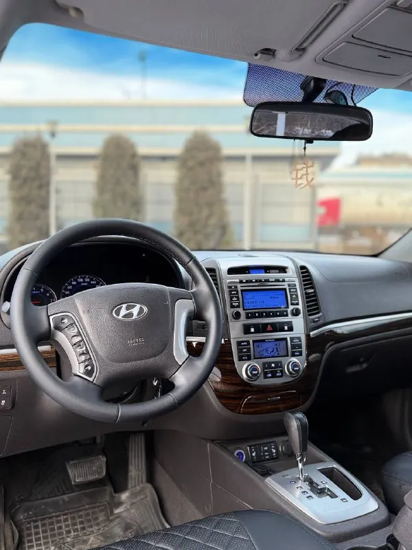 В продаже hyundai santa-fe 2012 года
Большой семейный автомобиль на бензиновом моторе 2.4 литра и полном приводе, полностью обслуженный. Коробка работает безупречно вопросов к ней нет никаких.
Юридически абсолютно чистая, рассмотрю ваши предложения на обмен, а также возможна продажа в кредит!
Осмотр донецк
Цена: 1.250.000₽, торг быстрому покупателю!
☎️ +7 (949) 742-53-98
📞 Звоните: +7(949)7425398 - фотография - 7