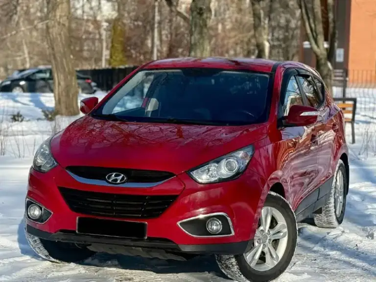 Hyundai ix35 2013
Двигатель 2.0 бензин
Пробег 180000
Коробка обычный автомат
Автомобиль в отличном состоянии, обслужен
Двигатель работает идеально без посторонних звуков
Коробка переключает без пинков и задержек
Кузов целый без гнили и ржавчины
Ходовая отличная
Хорошая комплектация:кожаный салон, климат контроль, подогрев всех сидений, эл зеркала с складыванием, парктроники, камера заднего вида, обогрев лобового и заднего стекла, дачтики света и дождя, еще много чего
Цена 1230000
Возможен торг
+79495035528 - фотография - 1