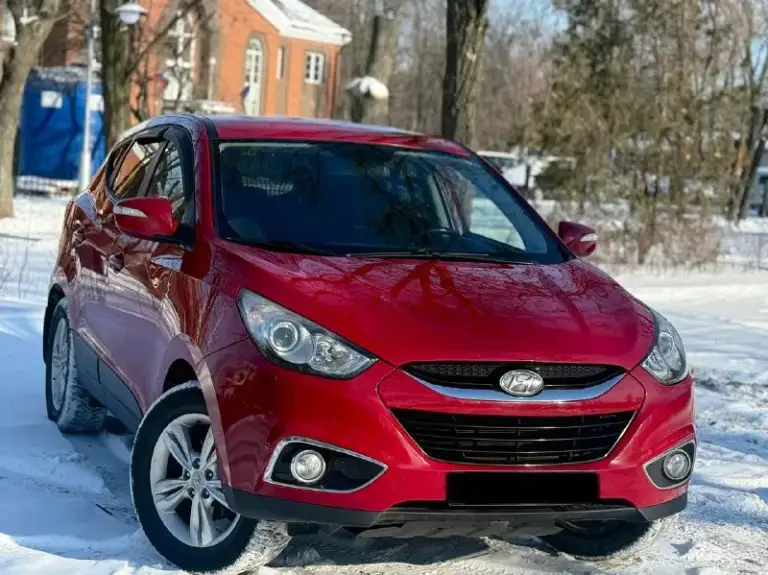 Hyundai ix35 2013
Двигатель 2.0 бензин
Пробег 180000
Коробка обычный автомат
Автомобиль в отличном состоянии, обслужен
Двигатель работает идеально без посторонних звуков
Коробка переключает без пинков и задержек
Кузов целый без гнили и ржавчины
Ходовая отличная
Хорошая комплектация:кожаный салон, климат контроль, подогрев всех сидений, эл зеркала с складыванием, парктроники, камера заднего вида, обогрев лобового и заднего стекла, дачтики света и дождя, еще много чего
Цена 1230000
Возможен торг
+79495035528 - фотография - 3