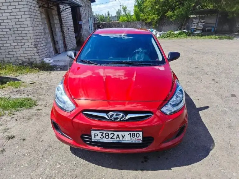 💶 Цена: 1200000📮 город: горловка🚘 марка / модель: hyundai accent📅 год выпуска: 2012📊 пробег: 32 554⛽️ двигатель (тип, объем, мощность):1.4 (цепь)✅ vin код: z94ct41cacr138233🔧 тип кпп: механика👨‍⚖️ владельцев в птс: 1 владелец⏳ срок владения: с 2012 года📝 описание: hyundai accent 2012 г. 1.4 объем. Цепной двигатель. Пробег 32 546 км. Машина полностью обслужена и в родной окраске. Не одной царапины. Резина лето (новое) на титанах. Зима на железяках. Мультируль, магнитола 10 дюймов. Гаражное хранение, идеальное состояние гарантирую!!!собственник. 180 регион с продажей не спешу. Возможен торг, торгуюсь у капота. Обмен не интересует по запросу кину видео☎️ контактный телефон: +79493363080 - фотография - 1
