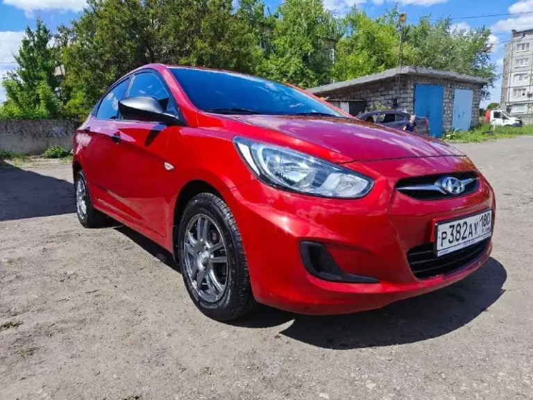 💶 Цена: 1200000📮 город: горловка🚘 марка / модель: hyundai accent📅 год выпуска: 2012📊 пробег: 32 554⛽️ двигатель (тип, объем, мощность):1.4 (цепь)✅ vin код: z94ct41cacr138233🔧 тип кпп: механика👨‍⚖️ владельцев в птс: 1 владелец⏳ срок владения: с 2012 года📝 описание: hyundai accent 2012 г. 1.4 объем. Цепной двигатель. Пробег 32 546 км. Машина полностью обслужена и в родной окраске. Не одной царапины. Резина лето (новое) на титанах. Зима на железяках. Мультируль, магнитола 10 дюймов. Гаражное хранение, идеальное состояние гарантирую!!!собственник. 180 регион с продажей не спешу. Возможен торг, торгуюсь у капота. Обмен не интересует по запросу кину видео☎️ контактный телефон: +79493363080 - фотография - 2