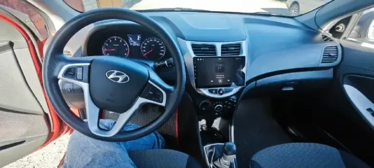 💶 Цена: 1200000📮 город: горловка🚘 марка / модель: hyundai accent📅 год выпуска: 2012📊 пробег: 32 554⛽️ двигатель (тип, объем, мощность):1.4 (цепь)✅ vin код: z94ct41cacr138233🔧 тип кпп: механика👨‍⚖️ владельцев в птс: 1 владелец⏳ срок владения: с 2012 года📝 описание: hyundai accent 2012 г. 1.4 объем. Цепной двигатель. Пробег 32 546 км. Машина полностью обслужена и в родной окраске. Не одной царапины. Резина лето (новое) на титанах. Зима на железяках. Мультируль, магнитола 10 дюймов. Гаражное хранение, идеальное состояние гарантирую!!!собственник. 180 регион с продажей не спешу. Возможен торг, торгуюсь у капота. Обмен не интересует по запросу кину видео☎️ контактный телефон: +79493363080 - фотография - 4