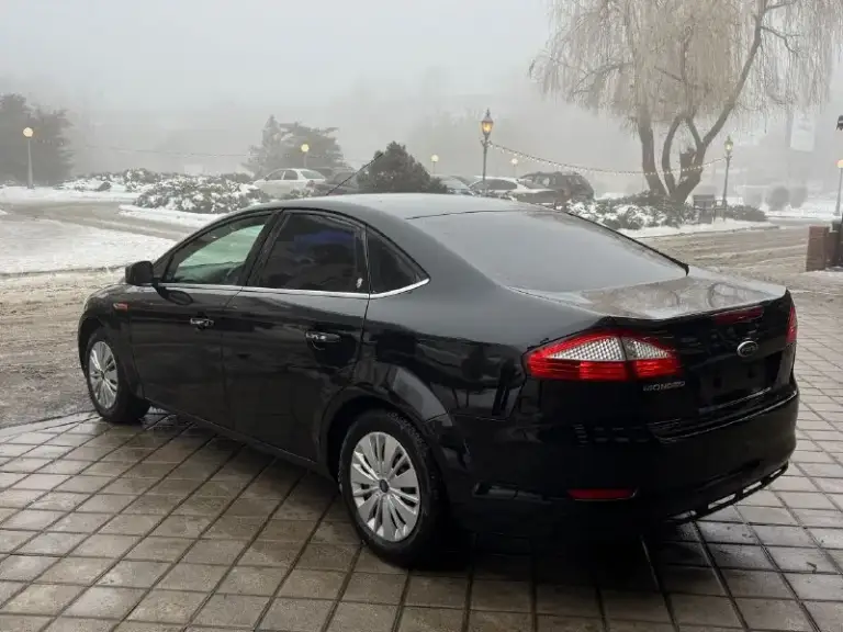 Продам ford mondeo 4 2007 год 2.0л авто в идеальном состоянии двигатель коробка ходовая в отличном самая полная комплектация линзованные фары электропривод сидений датчик дождя/ света климат контроль тесло монитор круиз контроль кнопка старт стоп и многое другое два комплекта колес лето на литых дисках машина на мне на учёте собственник! Карта техосмотра имеется!!! Цена 670тыс руб срочно‼ торг +79490738124 харцызск - фотография - 5