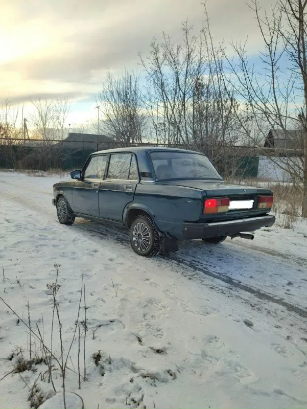 В продаже! Ваз 2107 2005 года выпуска авто без вложений, каждый день на ходу, сварки покски не требует, электрика исправна, двигатель 1.5 не дымит не троит, коробка 5 ступка не выбивает не хрустит, печка греет, газ бензин, ходовая на 4+ не плохая музыка, по дну промастичена, документы в порядке, цена 135 т. Р+ торг, звоните ☎+79495627031
📞 Звоните: +7(949)5627031 - фотография - 2