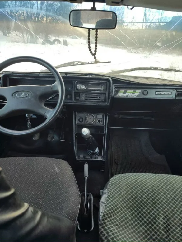 В продаже! Ваз 2107 2005 года выпуска авто без вложений, каждый день на ходу, сварки покски не требует, электрика исправна, двигатель 1.5 не дымит не троит, коробка 5 ступка не выбивает не хрустит, печка греет, газ бензин, ходовая на 4+ не плохая музыка, по дну промастичена, документы в порядке, цена 135 т. Р+ торг, звоните ☎+79495627031
📞 Звоните: +7(949)5627031 - фотография - 5