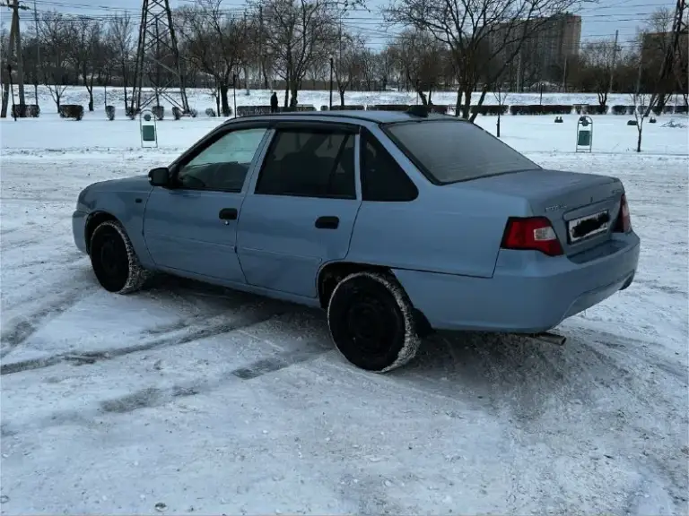 Продам дэу нексия (n150):
- Цена 285000+торг;
- Год 2012;
- Мотор 1,5 на 8 клапанов (a15sms с ланоса);
- Пробег 164тыс. ;
- Комплектация максимальная (кондиционер, гур, 4 эсп; подогрев заднего стекла и зеркал, штатная музыка с usb и aux);
- Осмотр г. Мариуполь;
- По документам полный порядок, продажа с переоформлением;
+79495188603 - Богдан.
Мотор сухой, не дымит, не троит, заводится и едет при любых условиях. Кпп в полном порядке, не хрустит, не гудит. Ходовка отличная, не стучит, не скрепит. Салон в хорошем состоянии, полностью комплектный, весь функционал работает. Резина зима на шипах.
Кузов в отличном состоянии, дно, пороги, лонжероны, стаканы, ниша под запаску, низа дверей, арки, крылья, всё в отличном состоянии, гнили нет. По лкп авто в хорошем состоянии, без серьезных дтп.
Пишите/звоните. - фотография - 4