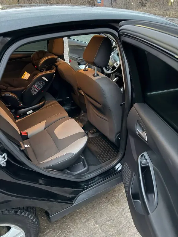 Продам ford focus 3 2013 год. Собственник
1.6(125)
Пробег 180 тыс.
Машина в отличном, ухоженном состоянии, вложений не требует, на полном ходу!
Технически в полном порядке.
«Двигатель масло не расходует (от замены до замены) работает ровно тихо, пробег родной.
• Коробка в отличном состоянии, переключается без тычков. ❗️была замена сцепления 20 тыс назад.
- Ходовая часть полностью обслужена.
Салон чистый, ухожен, опрятный.
- Кондиционер заправлен (дует хорошо),
-Оригинальное лобовое стекло с подогревом.
‼️Новая зимняя резина + летняя на оригинальных титановых дисках.
Юридически в полном порядке готов к переоформлению без штрафов, залогов, ограничений. Торг уместен.
Г. Донецк
Цена 850.000 руб
Феникс +79496411397
Телеграмм +79591386618
📲 Tg: @polina234
📞 Звоните: +7(949)6411397 - фотография - 7