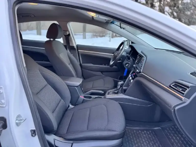 В продаже hyundai elantra 2019 года выпуска, рестайлинг.
Первая регистрация в декабре 2019 года.
Самый надежный двигатель объемом 1.6 на классическом автомате.
Родной пробег 87405 км.
Обслуживание в официальном дилере, полный комплект ключей и документов.
Отличная комплектация с климат контролем, датчиками света и дождя, подогревом сидений и руля, камера 🎥 заднего вида, штатная магнитола с поддержкой apple carplay и многое другое.
По запросу отправлю автотеку и видеообзор.
Цена  1.580.000₽

Whatsapp, telegram 89610580248 - фотография - 2