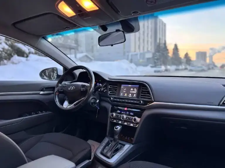 В продаже hyundai elantra 2019 года выпуска, рестайлинг.
Первая регистрация в декабре 2019 года.
Самый надежный двигатель объемом 1.6 на классическом автомате.
Родной пробег 87405 км.
Обслуживание в официальном дилере, полный комплект ключей и документов.
Отличная комплектация с климат контролем, датчиками света и дождя, подогревом сидений и руля, камера 🎥 заднего вида, штатная магнитола с поддержкой apple carplay и многое другое.
По запросу отправлю автотеку и видеообзор.
Цена  1.580.000₽

Whatsapp, telegram 89610580248 - фотография - 3