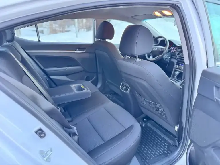 В продаже hyundai elantra 2019 года выпуска, рестайлинг.
Первая регистрация в декабре 2019 года.
Самый надежный двигатель объемом 1.6 на классическом автомате.
Родной пробег 87405 км.
Обслуживание в официальном дилере, полный комплект ключей и документов.
Отличная комплектация с климат контролем, датчиками света и дождя, подогревом сидений и руля, камера 🎥 заднего вида, штатная магнитола с поддержкой apple carplay и многое другое.
По запросу отправлю автотеку и видеообзор.
Цена  1.580.000₽

Whatsapp, telegram 89610580248 - фотография - 4