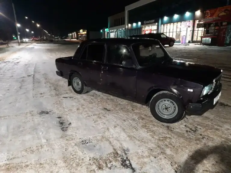 Продам личный автомобиль ваз 2107 2008 года машина как на фотографии по кузову присутствует косяки дно пороги всё целое я собственник машины страховка техосмотр всё есть двигатель 1.6 едет бодро не дымит ни троит масло не расходует от замены до замены новая зимняя резина по ходовой части новые все четыре шаровых новые амортизаторы новые задние тяги новые все зимники стоит музыка пневмосигнал новые радиаторная печка в машине ташкент новая акб лампы h4 плоские стёкла на фарах по договоренности могу пригнать цена 150 +79496795992
📞 Звоните: +7(949)6795992 - фотография - 2