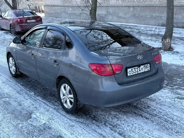 Продам hyudai elantra авто в идеальном состояния
2009 Года выпуска
Машина во владение 2 года полная комплектация коробка передач механическая стоят дорогие галогеновые фары хорошая музыка с планшетом камера заднего вида
Объём двигателя 1.6 вложений не каких не требует от слово совсем. Расходники все поменяны пробег 180.000 родной не смотанный на местном учёте 180 не пригнана авто не билась не красилась стёкла все родные салон чистый не прокуренный по документам любое переформление
Остальные вопросы по телефону +79490362879
Цена 660.000 торг у капота.
Возможен обмен с вашей доплатой - фотография - 1