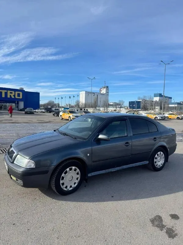 Skoda octavia tour 1.6 mpi (105 л. С. ), 2007 г. 📍 донецк 💰 480 000 руб. , торг строго у капота оригинальный автомобиль с прозрачной историей — куплена новой в автосалоне в 2007 году, за все время — 1 владелец по птс. Пробег 364 000 км (преимущественно трасса). В такси не использовалась. Техника: — двигатель 1.6 mpi (105 л. С. ) атмосферный, недавно после капитального ремонта, масло не расходует — 5-ступенчатая механика — без нареканий — подвеска в отличном состоянии — пороги и днище целые — антикоррозийная обработка — новая сигнализация — установлено и зарегистрировано — экономичный расход оснащение: — 4 электростеклоподъёмника с доводчиками — электрозеркала с подогревом — электрокорректор фар — кондиционер обслужен и заправлен — android-магнитола 9" + камера заднего вида + видеорегистратор + bluetooth — управление с руля дополнительно: два комплекта колёс на дисках (зима/лето) автомобиль полностью исправен, вложений на данный момент не требует. 📞 +79490354530
📞 Звоните: +7(949)0354530 - фотография - 1