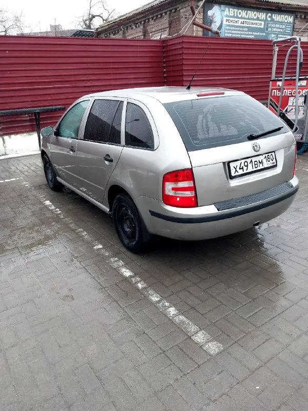 Продам экономичный автомобиль skoda fabia 2007г. Двигатель 1,2 по технической части всё работает исправно по двигателю и кпп нет ни каких нареканий, кузов весь живой без гнили, салон для своих лет в нормальном состоянии.
Кондиционер холодит, печка греет, есть подогрев сидений полностью исправный.
Документы в полном порядке машина без штрафов и запретов.
Цена 450 000р + торг
+79497089890
📲 Tg: @sereban1994
📞 Звоните: +7(949)7089890 - фотография - 1