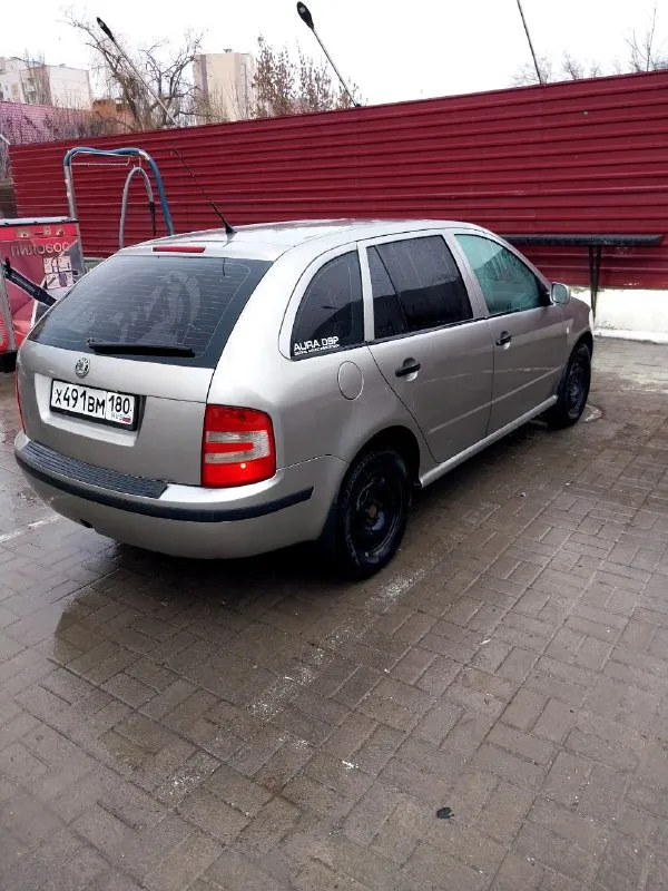 Продам экономичный автомобиль skoda fabia 2007г. Двигатель 1,2 по технической части всё работает исправно по двигателю и кпп нет ни каких нареканий, кузов весь живой без гнили, салон для своих лет в нормальном состоянии.
Кондиционер холодит, печка греет, есть подогрев сидений полностью исправный.
Документы в полном порядке машина без штрафов и запретов.
Цена 450 000р + торг
+79497089890
📲 Tg: @sereban1994
📞 Звоните: +7(949)7089890 - фотография - 3