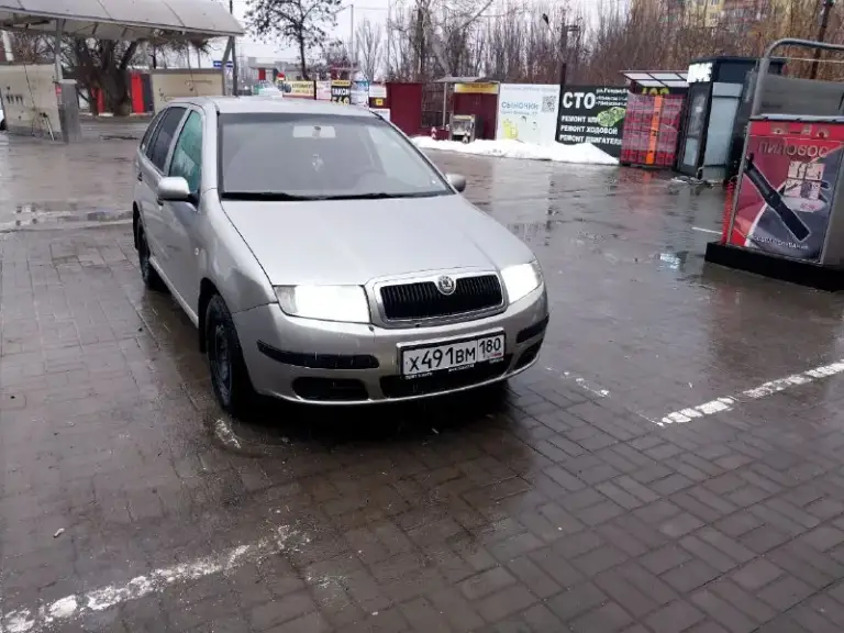 Продам экономичный автомобиль skoda fabia 2007г. Двигатель 1,2 по технической части всё работает исправно по двигателю и кпп нет ни каких нареканий, кузов весь живой без гнили, салон для своих лет в нормальном состоянии.
Кондиционер холодит, печка греет, есть подогрев сидений полностью исправный.
Документы в полном порядке машина без штрафов и запретов.
Цена 450 000р + торг
+79497089890
📲 Tg: @sereban1994
📞 Звоните: +7(949)7089890 - фотография - 4