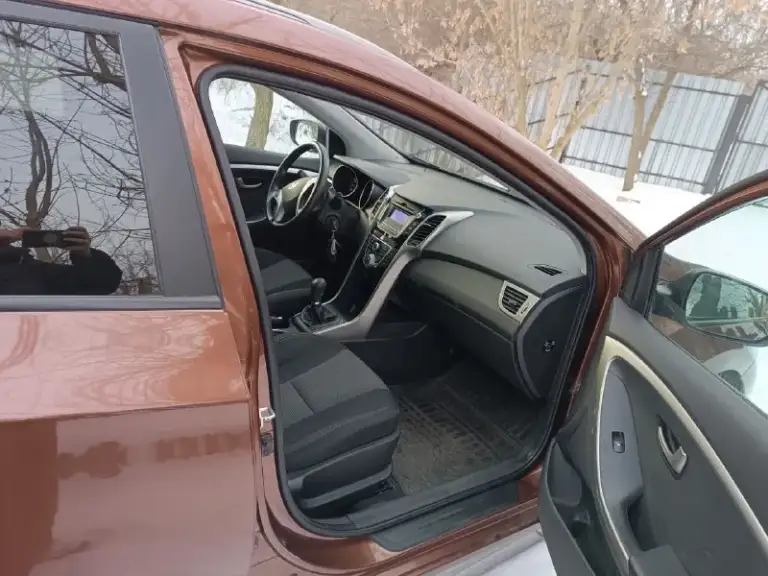 Hyundai i30, 2013. После незначительного дтп с водительской стороны. Последствия устранены. Менялась водительская дверь, зеркало и передний бампер. Документы оригинал, на учете не стоит. Осмотр в донецке.
Цена: 850 000р.
+79494592390 - Алексей - фотография - 5