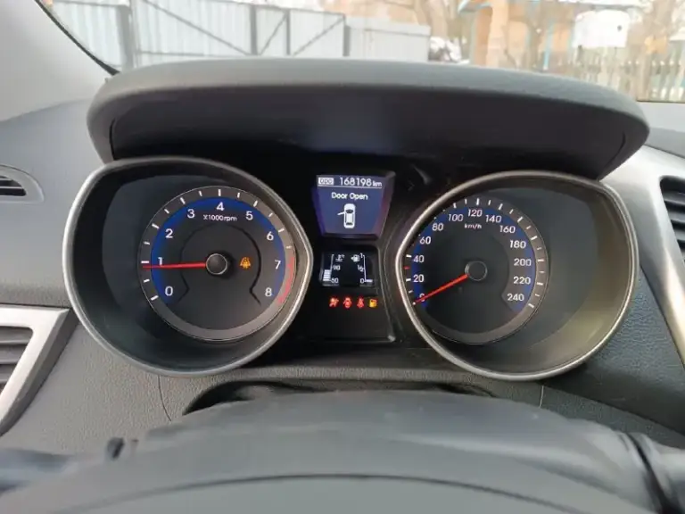 Hyundai i30, 2013. После незначительного дтп с водительской стороны. Последствия устранены. Менялась водительская дверь, зеркало и передний бампер. Документы оригинал, на учете не стоит. Осмотр в донецке.
Цена: 850 000р.
+79494592390 - Алексей - фотография - 7