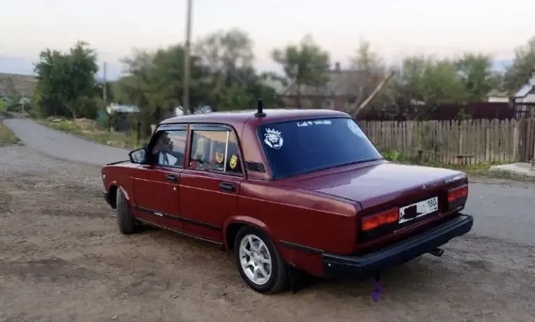 Продам ваз 2107 год-1982 двс-карбюратор/1.5 кпп-5ступка центральный замок 🔐 2 комплекта колёс, зима штампы(р14), лето литьё (р14) по кузову есть пару вмятин, видно на фото, не гнилая, дно(обработано)/кузов без гнили, дно шумлено+ новый ковролин, новые карты(красный ромб)+ новые ручки, коврики, подсветка зеркал(гранта зеркала), подсветка салона я владелец 180 регион (штрафов/запретов нет), временный учёт ещё на 3 года(если что, напишу дкп), страховка(осаго), продаю по ненадобности. Цена : 145,000 реальному покупателю торг📈, всё расскажу, всё покажу, донецк дмитрий +79493106802
📞 Звоните: +7(949)3106802 - фотография - 3
