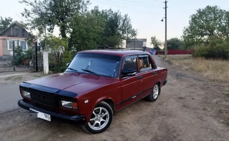 Продам ваз 2107 год-1982 двс-карбюратор/1.5 кпп-5ступка центральный замок 🔐 2 комплекта колёс, зима штампы(р14), лето литьё (р14) по кузову есть пару вмятин, видно на фото, не гнилая, дно(обработано)/кузов без гнили, дно шумлено+ новый ковролин, новые карты(красный ромб)+ новые ручки, коврики, подсветка зеркал(гранта зеркала), подсветка салона я владелец 180 регион (штрафов/запретов нет), временный учёт ещё на 3 года(если что, напишу дкп), страховка(осаго), продаю по ненадобности. Цена : 145,000 реальному покупателю торг📈, всё расскажу, всё покажу, донецк дмитрий +79493106802
📞 Звоните: +7(949)3106802 - фотография - 5