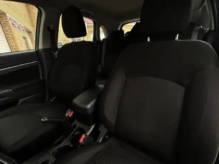 Продам mitsubishi asx
Год выпуска:2013
Объём двигателя:1.6.v16
Кпп механическая
Родной пробег 148.000км
Один собственник

Авто без дтп! В родном окрасе!
Состояние кузова отличное!
Автотека✅
Технически авто без вложений
Автомобиль обслуживался всегда по регламенту, недавно сделали полное т. О, автомобиль готов к зимней эксплуатации.

Комплектация:
Бортовой компьютер,
Подогрев сидений,4  стеклоподъемника, кондиционер, электро зеркала, противотуманные фары, подогрев стекл, abs esp, aux bluetooth, полный комплект ключей и много чего прочего для комфортного вождения
Полный пакет документов, тех осмотр пройдет страховка сделана)
Я собственнк!

Цена:1.020.000

+79490514189

Г. Донецк - фотография - 8