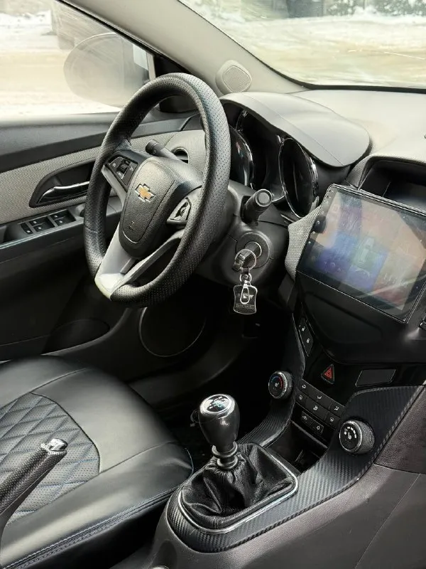 Продается chevrolet cruze 2010 год 1.6 мкпп
Атмосферник без турбин
Цена: 695.000 руб + разумный торг реальному покупателю
Тел: +7-949-024-81-88 ( либо telegram )
Шевроле круз
-Тех осмотр пройден ( диагностическая карта )
-Мотор на отлично не дымит не троит работает ровно масло не ест !
-Коробка без нареканий не хрустит не выбивает все передачи вкл идеально
- Пробег 184.000
- Все стекла родные вкл лобовое
- Автотека зеленая ( без дтп и выплат )
- Стоят диски r17 на хорошей зимней резине и лето отдам в комплекте
- По кузову выглядит отлично, пороги и днище в отличном состоянии гнили и рыжиков нету
-Из последнего поменял масло в двс, фильтра, свечи, опорные подшипники, тросики ручника, заднии колодки, передние лампы светят хорошо
- Состояние сел и поехал
- Доп стоит газ вписан в птс расход порадует
- Комплектация ls 4 ст
- Кондиционер холодит, печка греет
- Переоформление без проблем могу присутствовать в мрэо документы кристально чистые без штраф и запретов и. Т. Д
- Осмотр макеевка центр - фотография - 10