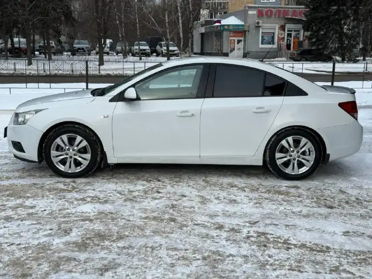 Продается chevrolet cruze 2010 год 1.6 мкпп
Атмосферник без турбин
Цена: 695.000 руб + разумный торг реальному покупателю
Тел: +7-949-024-81-88 ( либо telegram )
Шевроле круз
-Тех осмотр пройден ( диагностическая карта )
-Мотор на отлично не дымит не троит работает ровно масло не ест !
-Коробка без нареканий не хрустит не выбивает все передачи вкл идеально
- Пробег 184.000
- Все стекла родные вкл лобовое
- Автотека зеленая ( без дтп и выплат )
- Стоят диски r17 на хорошей зимней резине и лето отдам в комплекте
- По кузову выглядит отлично, пороги и днище в отличном состоянии гнили и рыжиков нету
-Из последнего поменял масло в двс, фильтра, свечи, опорные подшипники, тросики ручника, заднии колодки, передние лампы светят хорошо
- Состояние сел и поехал
- Доп стоит газ вписан в птс расход порадует
- Комплектация ls 4 ст
- Кондиционер холодит, печка греет
- Переоформление без проблем могу присутствовать в мрэо документы кристально чистые без штраф и запретов и. Т. Д
- Осмотр макеевка центр - фотография - 6