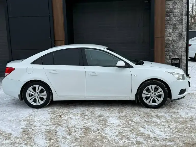 Продается chevrolet cruze 2010 год 1.6 мкпп
Атмосферник без турбин
Цена: 695.000 руб + разумный торг реальному покупателю
Тел: +7-949-024-81-88 ( либо telegram )
Шевроле круз
-Тех осмотр пройден ( диагностическая карта )
-Мотор на отлично не дымит не троит работает ровно масло не ест !
-Коробка без нареканий не хрустит не выбивает все передачи вкл идеально
- Пробег 184.000
- Все стекла родные вкл лобовое
- Автотека зеленая ( без дтп и выплат )
- Стоят диски r17 на хорошей зимней резине и лето отдам в комплекте
- По кузову выглядит отлично, пороги и днище в отличном состоянии гнили и рыжиков нету
-Из последнего поменял масло в двс, фильтра, свечи, опорные подшипники, тросики ручника, заднии колодки, передние лампы светят хорошо
- Состояние сел и поехал
- Доп стоит газ вписан в птс расход порадует
- Комплектация ls 4 ст
- Кондиционер холодит, печка греет
- Переоформление без проблем могу присутствовать в мрэо документы кристально чистые без штраф и запретов и. Т. Д
- Осмотр макеевка центр - фотография - 7