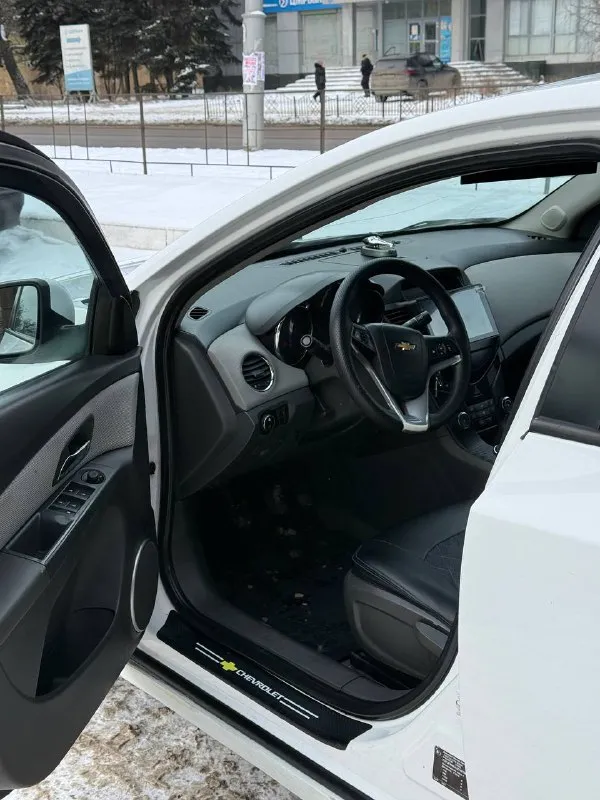 Продается chevrolet cruze 2010 год 1.6 мкпп
Атмосферник без турбин
Цена: 695.000 руб + разумный торг реальному покупателю
Тел: +7-949-024-81-88 ( либо telegram )
Шевроле круз
-Тех осмотр пройден ( диагностическая карта )
-Мотор на отлично не дымит не троит работает ровно масло не ест !
-Коробка без нареканий не хрустит не выбивает все передачи вкл идеально
- Пробег 184.000
- Все стекла родные вкл лобовое
- Автотека зеленая ( без дтп и выплат )
- Стоят диски r17 на хорошей зимней резине и лето отдам в комплекте
- По кузову выглядит отлично, пороги и днище в отличном состоянии гнили и рыжиков нету
-Из последнего поменял масло в двс, фильтра, свечи, опорные подшипники, тросики ручника, заднии колодки, передние лампы светят хорошо
- Состояние сел и поехал
- Доп стоит газ вписан в птс расход порадует
- Комплектация ls 4 ст
- Кондиционер холодит, печка греет
- Переоформление без проблем могу присутствовать в мрэо документы кристально чистые без штраф и запретов и. Т. Д
- Осмотр макеевка центр - фотография - 9