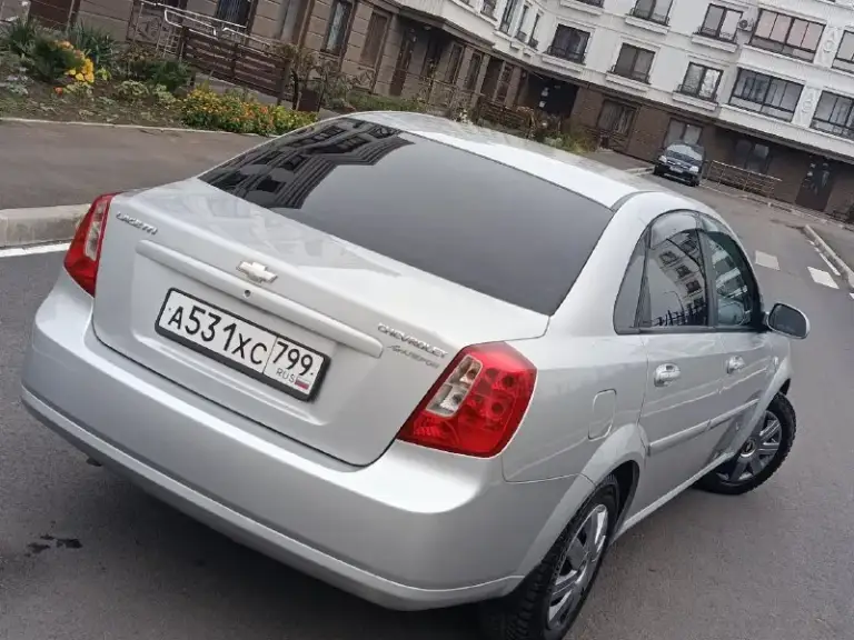 Chevrolet lacetti 2008 1.6 mt
- Пробег 166000
- 2 Собственника
- Цена: 615000
- Тел: +79494676510
- Донецк
Автомобиль в идеальном состоянии. Безаварийная эксплуатация, родной не скрученный пробег. По кузову без дефектов, следы гнили и коррозии отсутствуют, техническая часть полностью обслужена - без вложений.
Кондиционер, стеклоподъëмники с доводчиками(закрываются при закрытии авто), сенсорная мультимедиа на андроиде громкая связь, мультируль, подлокотник, сигнализация с обратной связью, вставки чёрного дерева, отличная зимняя резина. В двух словах лачик очень живой ухоженный. - фотография - 3