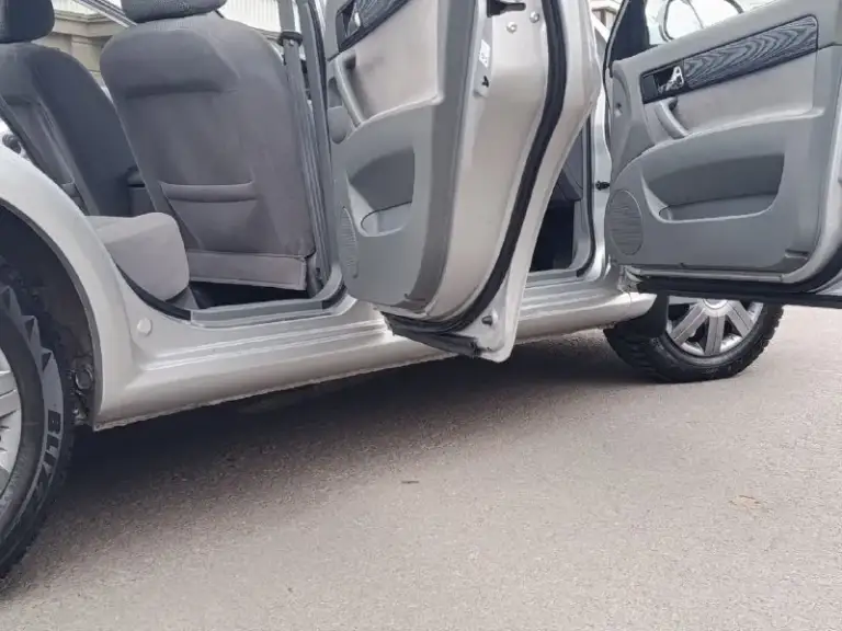 Chevrolet lacetti 2008 1.6 mt
- Пробег 166000
- 2 Собственника
- Цена: 615000
- Тел: +79494676510
- Донецк
Автомобиль в идеальном состоянии. Безаварийная эксплуатация, родной не скрученный пробег. По кузову без дефектов, следы гнили и коррозии отсутствуют, техническая часть полностью обслужена - без вложений.
Кондиционер, стеклоподъëмники с доводчиками(закрываются при закрытии авто), сенсорная мультимедиа на андроиде громкая связь, мультируль, подлокотник, сигнализация с обратной связью, вставки чёрного дерева, отличная зимняя резина. В двух словах лачик очень живой ухоженный. - фотография - 8