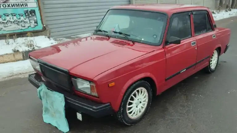 Автомобиль: ваз 2107 год выпуска : 1995 пробег: 145 00 км двигатель: 1.6 л кпп: механика цвет: красный состояние: хорошее описание продавца: продаю ваз 2107 1995 года выпуска (вся начинка 2007 года) учёт 180 регион. Я собственник. Автомобиль на турбине тд 04 мотор откапетален 25тыс назад, всё сделано по всем правилам той мощности которая заложена( примерно до 200л. С) давление 1 бар. Коробка перебрана в декабре 2025г. Ходовая доработана, на треуголках и большом вывороте. Кузов усилен, пороги из проф трубы 80*80 3мм. Тормоза вкруг дисковые. Ручник гидравлика. Кресла пассат в5 сигнализация, центральный замок, передние электро. Стеклоподъёмники музыка, усилитель 1кв. Есть ньюанс по переднему правому крылу( рыжики) резина зима свежая, лето на сезон. Автомобиль на полном боевом ходу, комфортная езда по городу и эмоции по трассе. Цена: 250 000 р город: харцызск контакт: +79493025212
📞 Звоните: +7(949)3025212 - фотография - 1