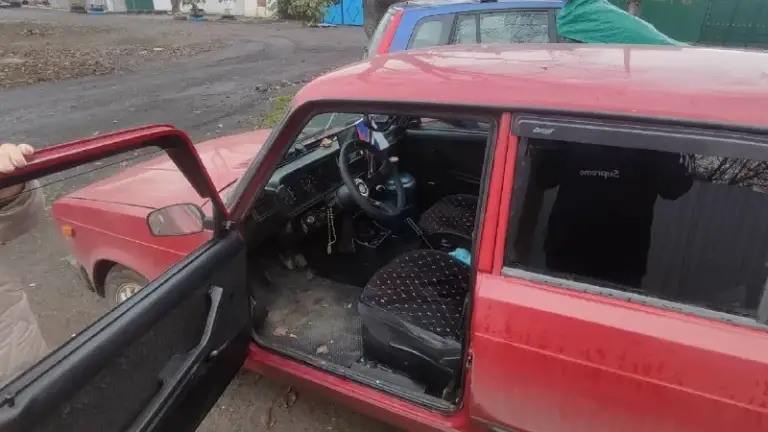 Автомобиль: ваз 2107 год выпуска : 1995 пробег: 145 00 км двигатель: 1.6 л кпп: механика цвет: красный состояние: хорошее описание продавца: продаю ваз 2107 1995 года выпуска (вся начинка 2007 года) учёт 180 регион. Я собственник. Автомобиль на турбине тд 04 мотор откапетален 25тыс назад, всё сделано по всем правилам той мощности которая заложена( примерно до 200л. С) давление 1 бар. Коробка перебрана в декабре 2025г. Ходовая доработана, на треуголках и большом вывороте. Кузов усилен, пороги из проф трубы 80*80 3мм. Тормоза вкруг дисковые. Ручник гидравлика. Кресла пассат в5 сигнализация, центральный замок, передние электро. Стеклоподъёмники музыка, усилитель 1кв. Есть ньюанс по переднему правому крылу( рыжики) резина зима свежая, лето на сезон. Автомобиль на полном боевом ходу, комфортная езда по городу и эмоции по трассе. Цена: 250 000 р город: харцызск контакт: +79493025212
📞 Звоните: +7(949)3025212 - фотография - 5
