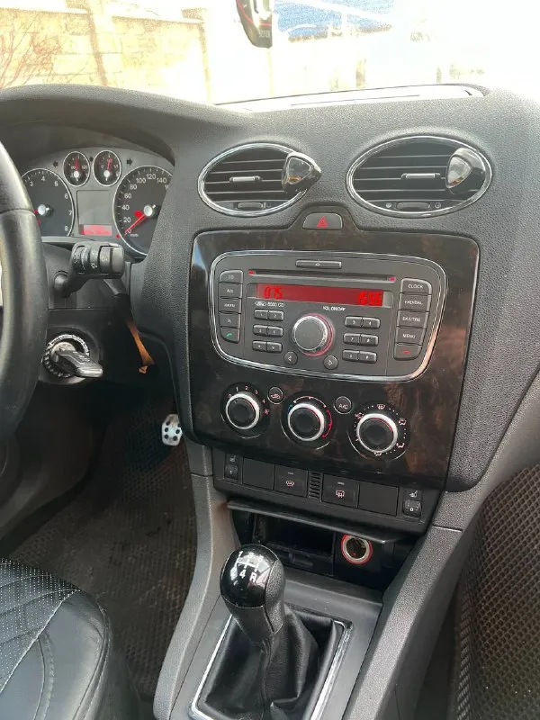 Продам ford focus 2 ghia
Год: 2007
Пробег: 204 т родной!, двигатель 1.8 бензин работает отлично, едет очень хорошо! Ходовая без нареканий, кузов в очень достойном состоянии, без гнили и коррозии! Свежая резина 23 года. Салон в идеальном состоянии, руль в заводской оплетке, работает каждая кнопочка, не затертый и тд. Комплектация богатая ghia! Круиз-контроль, подогревы сидений, зеркал, лобового, 4 стекло подьемника с авто доводчиками, бортовик, птф, мульти руль, эл. Зеркала! Задние парктроники!
Все стекла заводские включая лобовое!
Авто вложений не требует
2 Хозяина птс оригинал! Документы чистые оформление в мрэо!
Торг есть
Цена: 545000
📞+79496463727
📍Мариуполь - фотография - 10