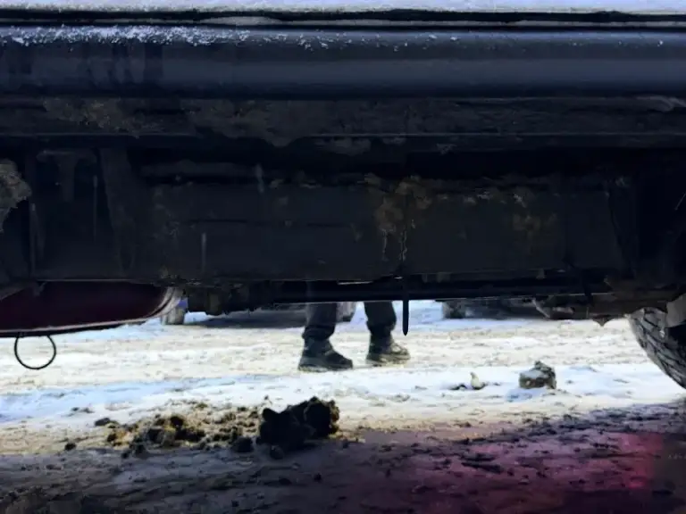 Mitsubishi montero sport. Настоящий боевой конь, абсолютно в исправном состоянии. Автомат, 170 сил. Полностью обслуженный двигатель и коробка, меньше тысячи км назад полностью менялись все тех жидкости (антифриз, все масла). Коробка не пинается на любом положении, мотор тянет, как не в себя. Зимой кого только не вытаскивал. Не застревал на нем еще ни разу, хотя по местам труднопроходимым кататься очень люблю.
Стоят проставки на +30 мм клиренса, вместе с колесами дает очень приличную высоту. Установлен шноркель и силовые бампера. Все изменения вписаны в птс.
По кузову целый, не гнилой, даже пороги.
Отличный вариант для охотников, рыбаков и военных. Изначальная цена 750 тысяч, другие такие обслуженные авто, подготовленные для внедорожья стоят сильно дороже. Торг допустим потенциальным покупателям, договориться сможем. Все необходимые дополнительные вопросы, фото и видео скину при надобности.
☎️ 89895574596

📞 Звоните: +7(989)5574596 - фотография - 8