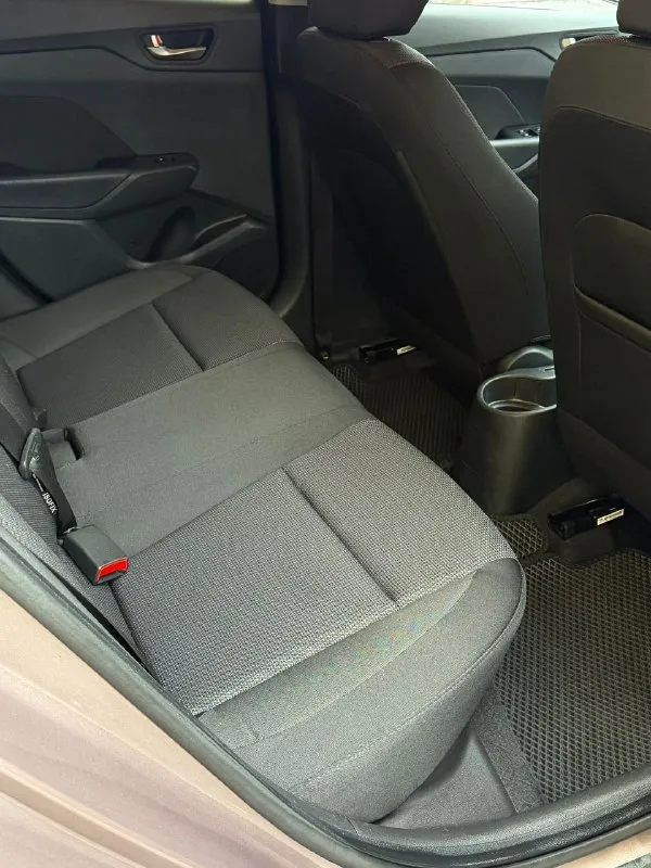 Hyundai solaris 2
Двигатель - 1.6 бензин
Кпп - автомат
Пробег - 132.000км
Год выпуска - 2017
Цена - 1.250.000₽
Тел. - +79493902663
Либо: +7 (949) 679-98-14
В продаже отличная повседневная, не убиваемая машина. В шикарном цвете ( в жизни смотрится великолепно ) с простым 1.6 двигателем и автоматической 6ти ступенчатой коробкой передач. Техническая часть вся обслужена и не требует ни каких вложений. Автомобиль не участвовал в дтп, все детали родные. Комплектация: мультируль; эл. Зеркала с подогревом; android магнитола со всеми современными плюшками; камера заднего вида; кондиционер; титановые диски с зимней резиной; датчик шин; антибукс; антизанос; 4эл. Стеклоподъемника с доводчиками; 2 пары ключей; полный бортовой компьютер; подогревы сидений и руля. . Кто ищет свежий, не дорогой в обслуживании и симпатичный автомобиль - добро пожаловать. - фотография - 10