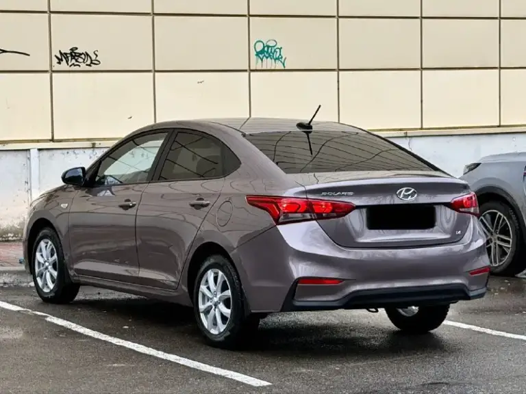 Hyundai solaris 2
Двигатель - 1.6 бензин
Кпп - автомат
Пробег - 132.000км
Год выпуска - 2017
Цена - 1.250.000₽
Тел. - +79493902663
Либо: +7 (949) 679-98-14
В продаже отличная повседневная, не убиваемая машина. В шикарном цвете ( в жизни смотрится великолепно ) с простым 1.6 двигателем и автоматической 6ти ступенчатой коробкой передач. Техническая часть вся обслужена и не требует ни каких вложений. Автомобиль не участвовал в дтп, все детали родные. Комплектация: мультируль; эл. Зеркала с подогревом; android магнитола со всеми современными плюшками; камера заднего вида; кондиционер; титановые диски с зимней резиной; датчик шин; антибукс; антизанос; 4эл. Стеклоподъемника с доводчиками; 2 пары ключей; полный бортовой компьютер; подогревы сидений и руля. . Кто ищет свежий, не дорогой в обслуживании и симпатичный автомобиль - добро пожаловать. - фотография - 5