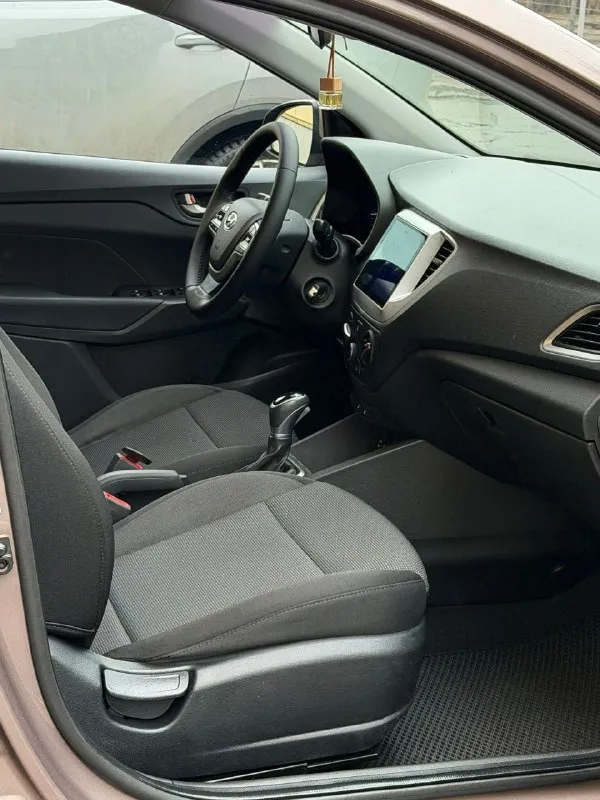 Hyundai solaris 2
Двигатель - 1.6 бензин
Кпп - автомат
Пробег - 132.000км
Год выпуска - 2017
Цена - 1.250.000₽
Тел. - +79493902663
Либо: +7 (949) 679-98-14
В продаже отличная повседневная, не убиваемая машина. В шикарном цвете ( в жизни смотрится великолепно ) с простым 1.6 двигателем и автоматической 6ти ступенчатой коробкой передач. Техническая часть вся обслужена и не требует ни каких вложений. Автомобиль не участвовал в дтп, все детали родные. Комплектация: мультируль; эл. Зеркала с подогревом; android магнитола со всеми современными плюшками; камера заднего вида; кондиционер; титановые диски с зимней резиной; датчик шин; антибукс; антизанос; 4эл. Стеклоподъемника с доводчиками; 2 пары ключей; полный бортовой компьютер; подогревы сидений и руля. . Кто ищет свежий, не дорогой в обслуживании и симпатичный автомобиль - добро пожаловать. - фотография - 8