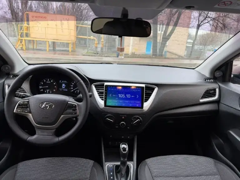 Hyundai solaris 2
Двигатель - 1.6 бензин
Кпп - автомат
Пробег - 132.000км
Год выпуска - 2017
Цена - 1.250.000₽
Тел. - +79493902663
Либо: +7 (949) 679-98-14
В продаже отличная повседневная, не убиваемая машина. В шикарном цвете ( в жизни смотрится великолепно ) с простым 1.6 двигателем и автоматической 6ти ступенчатой коробкой передач. Техническая часть вся обслужена и не требует ни каких вложений. Автомобиль не участвовал в дтп, все детали родные. Комплектация: мультируль; эл. Зеркала с подогревом; android магнитола со всеми современными плюшками; камера заднего вида; кондиционер; титановые диски с зимней резиной; датчик шин; антибукс; антизанос; 4эл. Стеклоподъемника с доводчиками; 2 пары ключей; полный бортовой компьютер; подогревы сидений и руля. . Кто ищет свежий, не дорогой в обслуживании и симпатичный автомобиль - добро пожаловать. - фотография - 9