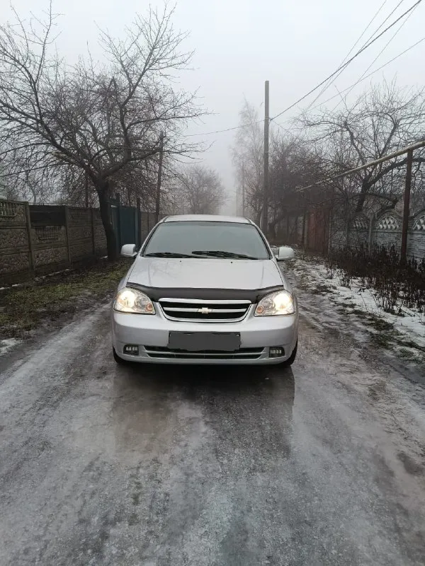 Продам chevrolet lacetti год 2010 объём двигателя 1.6 пробег 182 км авто гаражного хранения в отличном состоянии комплектация кондиционер abs 2 электро стеклоподъёмника электро зеркала подогрев передних сидений камера заднего вида хорошая музыка и отличная акустика 2 комплекта зимний и летней резины новые титановые диски авто полностью обслужен цена 580 все остальные вопросы по телефону +79490729972 возможен обмен - фотография - 1
