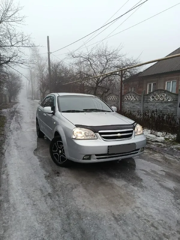 Продам chevrolet lacetti год 2010 объём двигателя 1.6 пробег 182 км авто гаражного хранения в отличном состоянии комплектация кондиционер abs 2 электро стеклоподъёмника электро зеркала подогрев передних сидений камера заднего вида хорошая музыка и отличная акустика 2 комплекта зимний и летней резины новые титановые диски авто полностью обслужен цена 580 все остальные вопросы по телефону +79490729972 возможен обмен - фотография - 3
