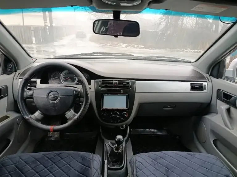 Продам chevrolet lacetti год 2010 объём двигателя 1.6 пробег 182 км авто гаражного хранения в отличном состоянии комплектация кондиционер abs 2 электро стеклоподъёмника электро зеркала подогрев передних сидений камера заднего вида хорошая музыка и отличная акустика 2 комплекта зимний и летней резины новые титановые диски авто полностью обслужен цена 580 все остальные вопросы по телефону +79490729972 возможен обмен - фотография - 7