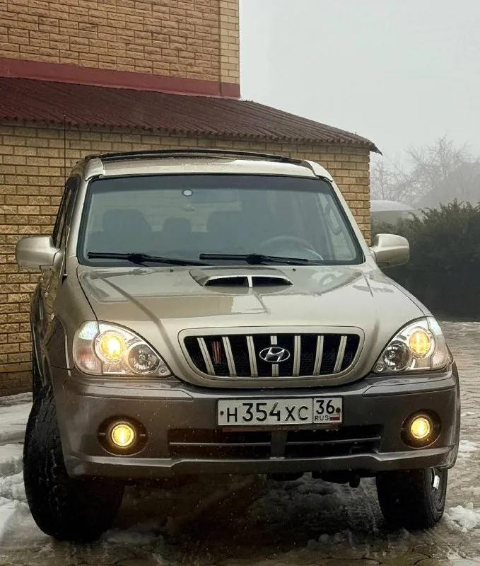 В продаже hyundai terracan. , 2.9 л, турбодизель. Настоящий рамный внедорожник. , постоянный полный привод. , автомобиль обслужен. , ухожен. Двигатель сухой, работает ровно, тяга паровоза, приезжайте, смотрите и слушайте на холодную (заранее предупредив) на авто езжу ежедневно.
Вечная “механика“ никаких нареканий не имеет. Тнвд перебирался в начале осени. , промыт бак, обслужена система тормозов. , заменён стартер, выполнена ревизия ходовой части. Новые масла. Оптика новая, покрыта в бронеплёнку вкл и птф. Есть возможность установки 3-го ряда сидений.
Находится с 2011 г в одной семье, имеет родной окрас кузова, что является редким явлением для рамного внедорожника ‘в возрасте’. Остекление заводское, в дтп не участвовал. Vin читается отл. Рама целая, сварки не требует. Кузов без гнили.
Комплектация с климат-контролем, подогревом сидений, зеркал и зоны дворников, доводчиком окон, 4-ь эл. Сп и т. Д. Акустика заменена, играет пр
📲 Tg: дмитрий
📞 Звоните: +7(949)3635268 - фотография - 1